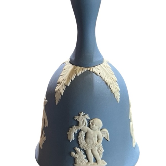 Vintage Wedgwood Classic Blue and Cream Bell - Picture 2 of 4